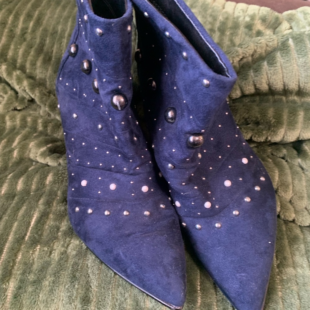 Metaphors dark blue heeled ankle boots. Size 5
